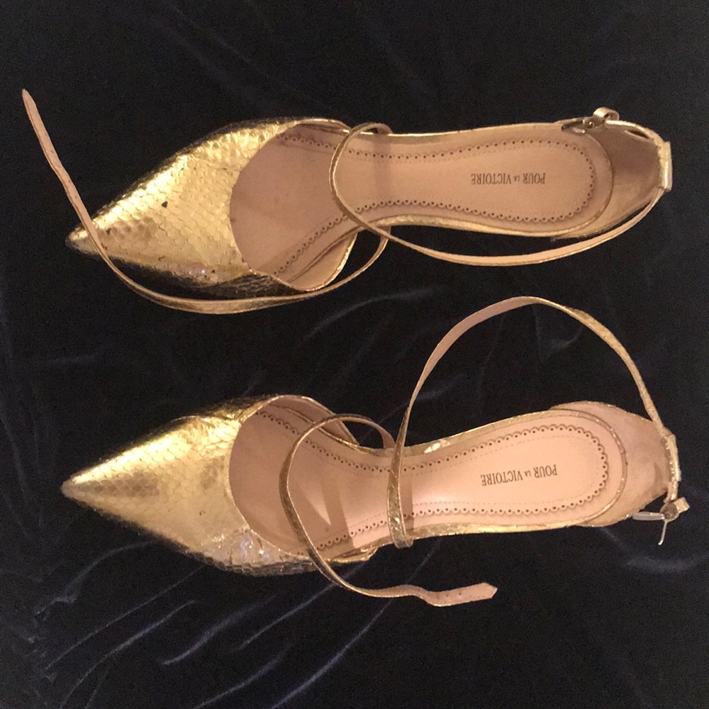 Gold Pour LA Victoire Shoes